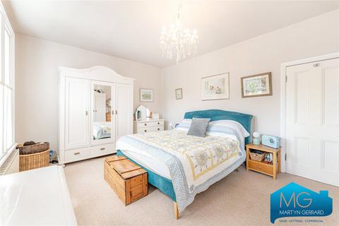36 Hardwicke Road, London, N13 4SG
