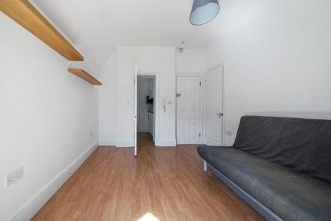 Studio to rent, Tetherdown, Muswell Hill, London, N10