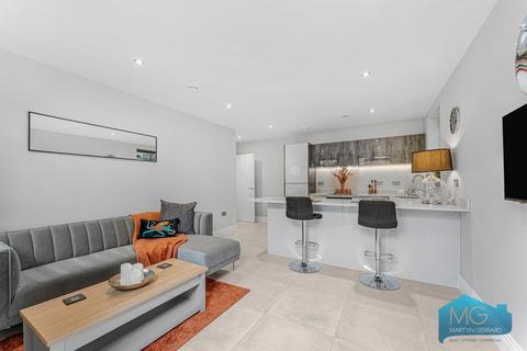 3 bedroom apartment for sale, Brownlow Road, London, N11