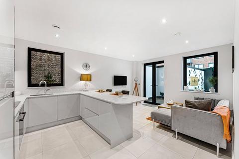 Brownlow Road, London, N11