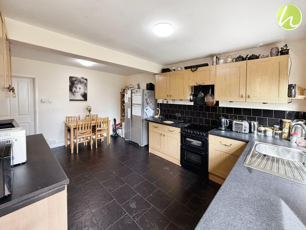 Kitchen/ Dining Room