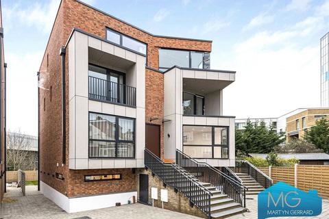 4 bedroom semi-detached house for sale, Greenoak Close, London, N20