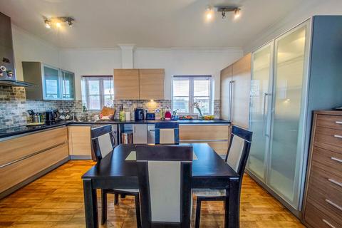 2 bedroom flat to rent, Battery Road, West Thamesmead, SE28