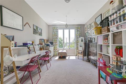 11 Torrington Park, London, N12 9TB
