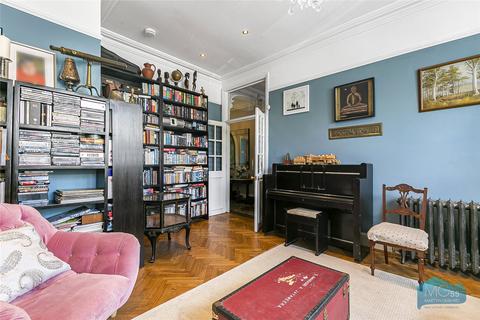 11 Torrington Park, London, N12 9TB