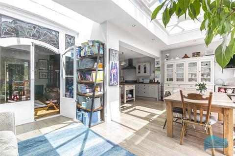 11 Torrington Park, London, N12 9TB