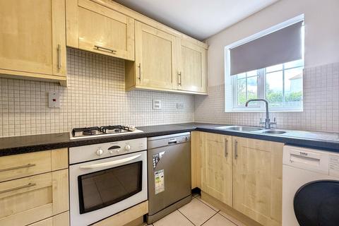 3 bedroom semi-detached house to rent, Little London Close, Uxbridge, UB8