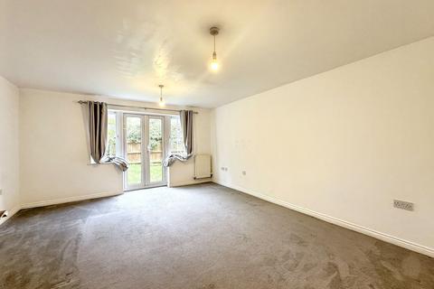 3 bedroom semi-detached house to rent, Little London Close, Uxbridge, UB8