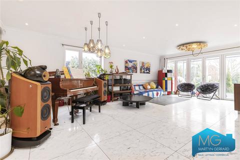 23 Well Grove, London, N20 9BN