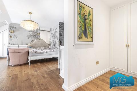 23 Well Grove, London, N20 9BN