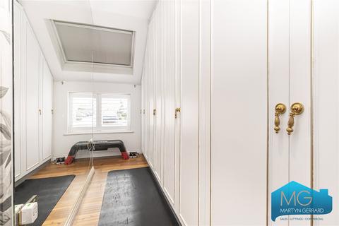 23 Well Grove, London, N20 9BN