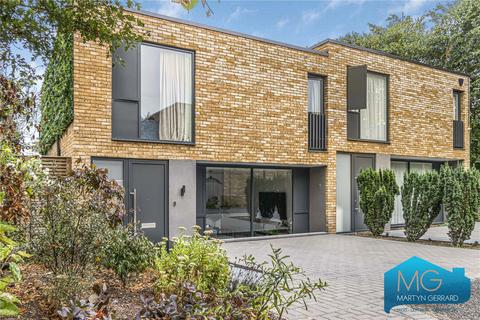 4 bedroom semi-detached house for sale, Avenue Road, London, N14