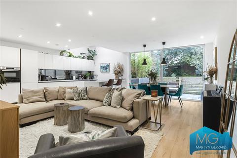 4 bedroom semi-detached house for sale, Avenue Road, London, N14