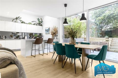 4 bedroom semi-detached house for sale, Avenue Road, London, N14
