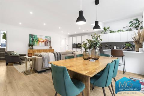 4 bedroom semi-detached house for sale, Avenue Road, London, N14