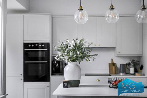 82 Woodberry Avenue, London, N21 3LB