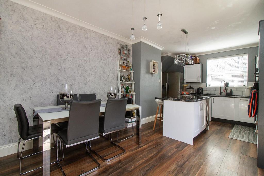 Kitchen / Dining Room