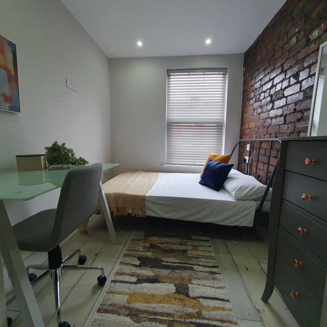 Woodcroft-road-l15-2hq-970308