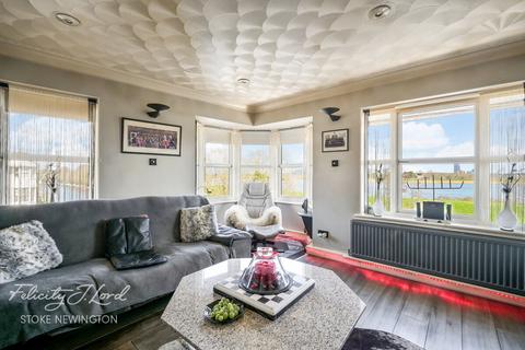 1 bedroom apartment for sale, Watermint Quay, London N16