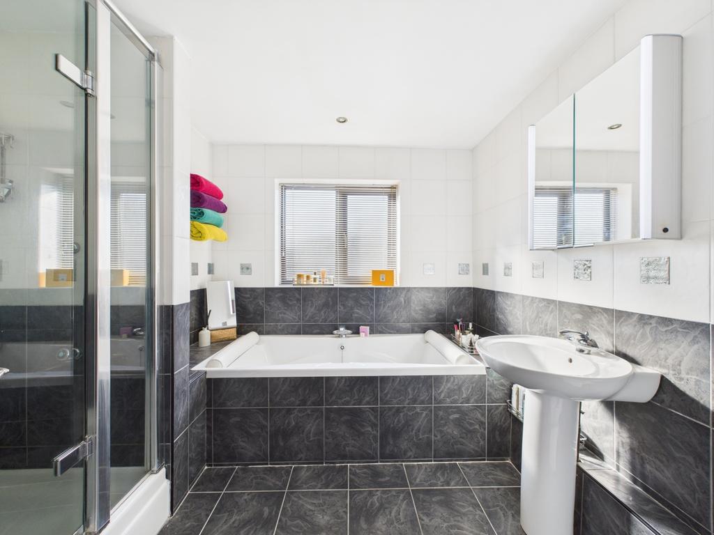 Ensuite