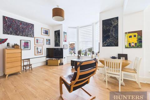 2 bedroom apartment for sale, Queens Parade, Scarborough