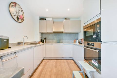 3 bedroom flat for sale, Frazer Nash Close, Isleworth, TW7