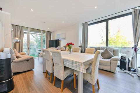 3 bedroom flat for sale, Frazer Nash Close, Isleworth, TW7