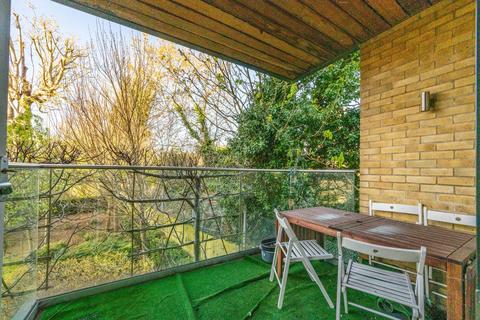 3 bedroom flat for sale, Frazer Nash Close, Isleworth, TW7