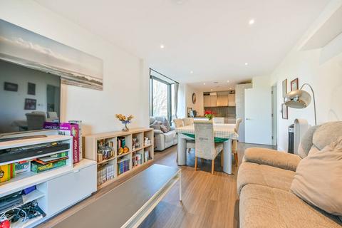 3 bedroom flat for sale, Frazer Nash Close, Isleworth, TW7