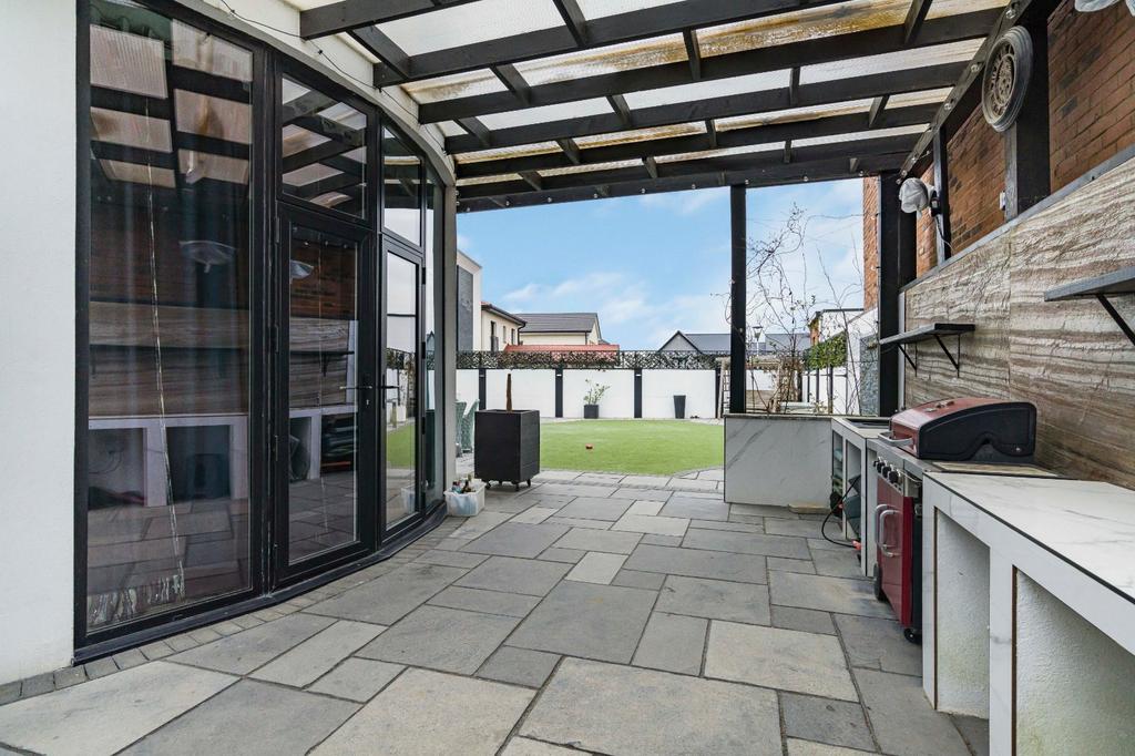 Outdoor Kitchen