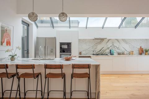 2 Finstock Road, London, W10 6LT