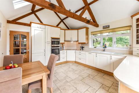 Linden Lea Barncroft, Appleshaw, Andover, SP11 9BU