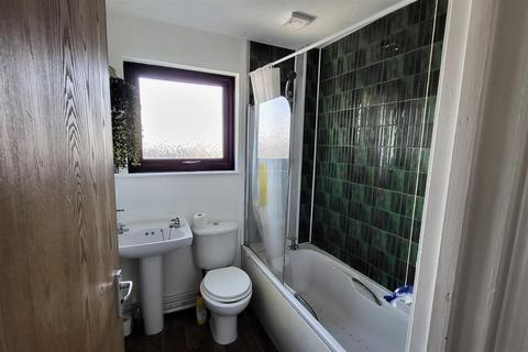 undefined, Llwyncelyn, Capel Hendre, Ammanford