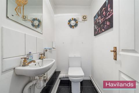 64 Woodgrange Avenue, Enfield, EN1 1EN