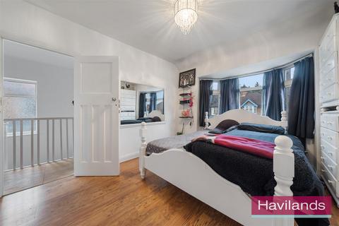 64 Woodgrange Avenue, Enfield, EN1 1EN
