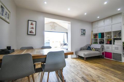 10 Beechcrest View, Hook, RG27 9RF
