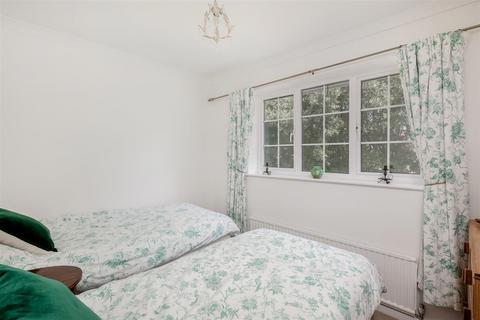 6 Church Close, Charlbury, Chipping Norton, OX7 3PY
