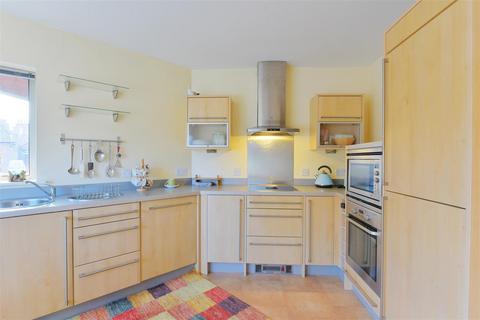 2 bedroom apartment for sale, 14 Stonegate Court, Stonegate