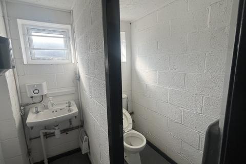 Industrial unit to rent, Unit X3 South Orbital Trading Park, Hedon Road, Hull, East Yorkshire, HU9 1NJ