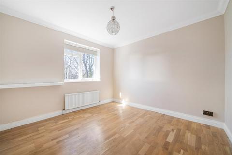 8 Ash Close, London, SE20 7RE