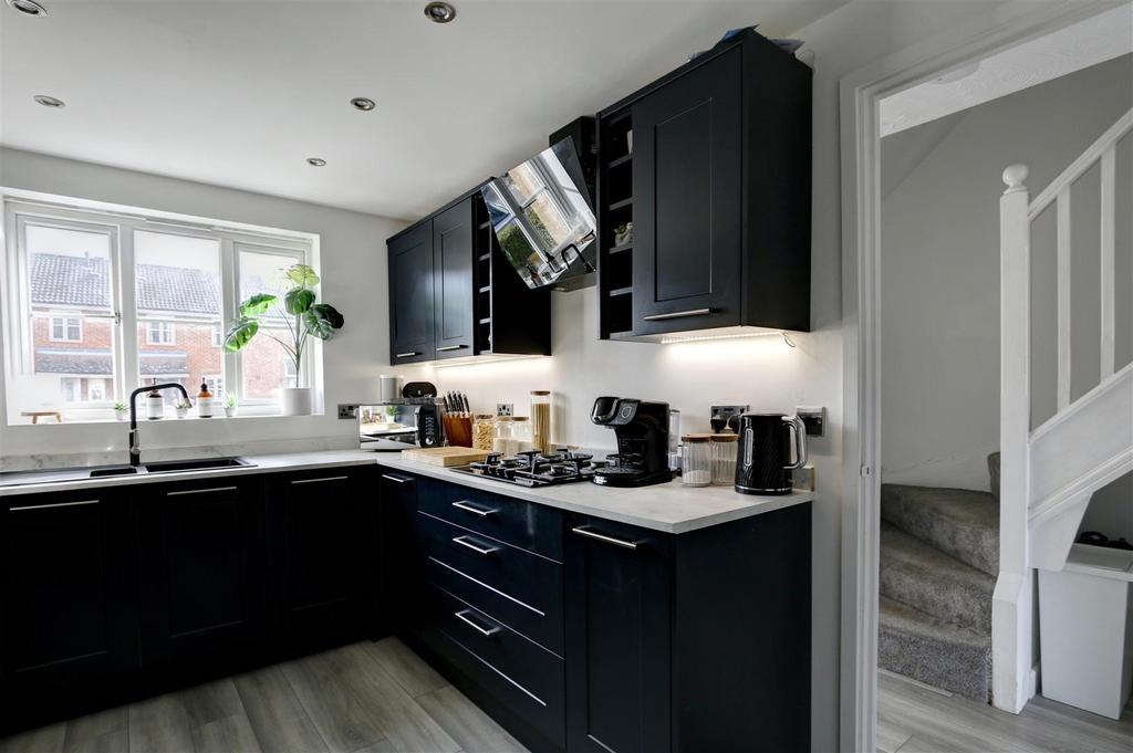 Kitchen 2.jpg