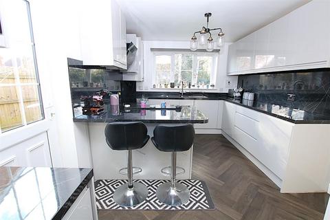 4 bedroom detached house for sale, Hidcote Close, East Hunsbury