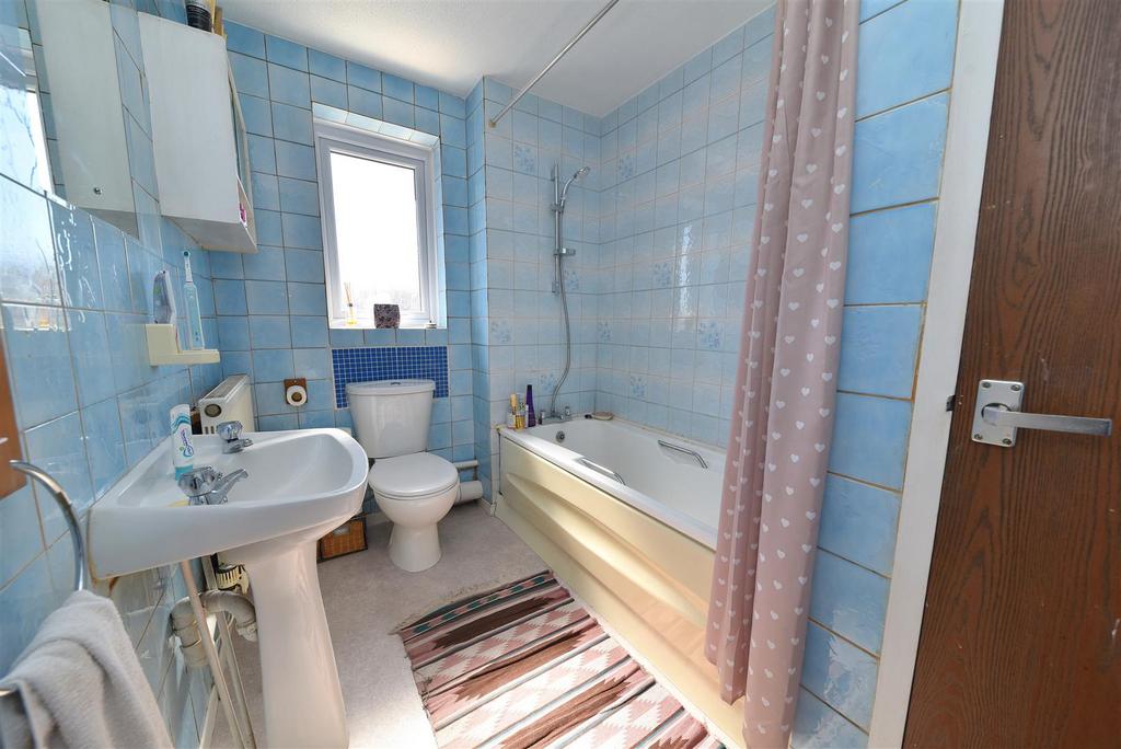 Bathroom1.JPG