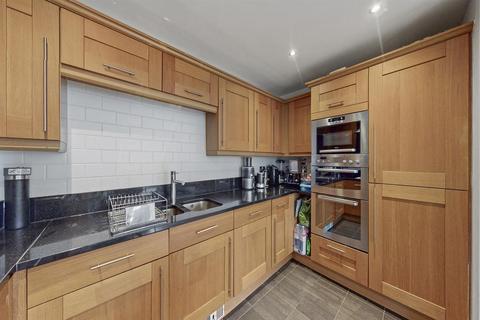 2 bedroom penthouse for sale, Keats House, Harrow On The Hill HA2