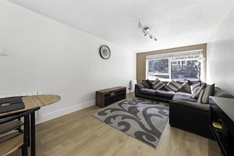 79 Hillside Road, Whyteleafe, CR3 0BS