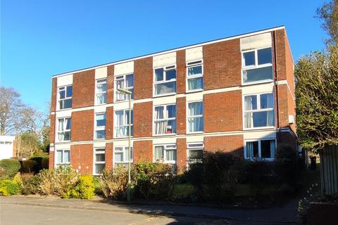 18 Fosse Way, West Byfleet, KT14 6BG