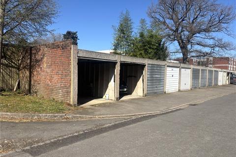 18 Fosse Way, West Byfleet, KT14 6BG