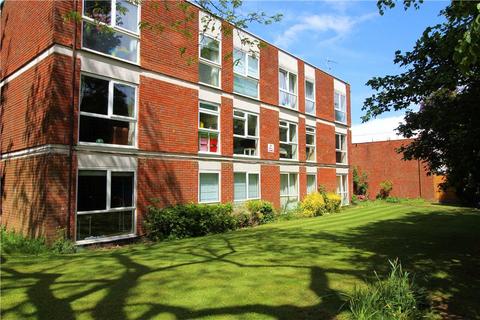 18 Fosse Way, West Byfleet, KT14 6BG