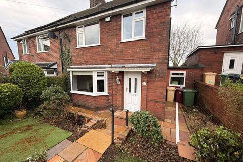 4 bedroom semi-detached house to rent, Makinson Avenue, Horwich, Bolton, BL6