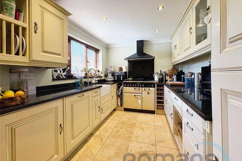 10 Willow Way, Aldershot, GU12 4AZ